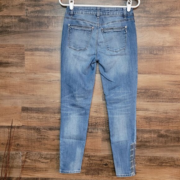 WHBM Jeans Size 2 The Skimmer Skinny Embroidered Zip Low Rise Medium Light Wash - Picture 2 of 10